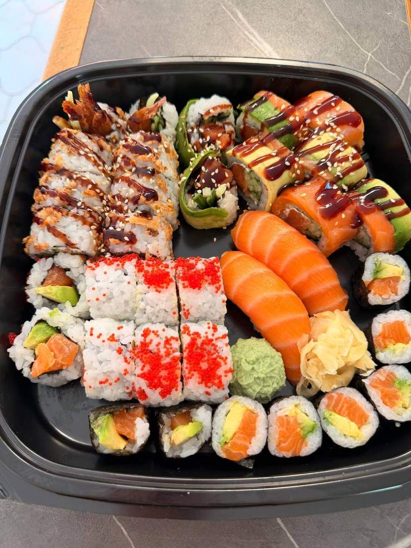 Große Sushi-Box mit Tempura und Sashimi